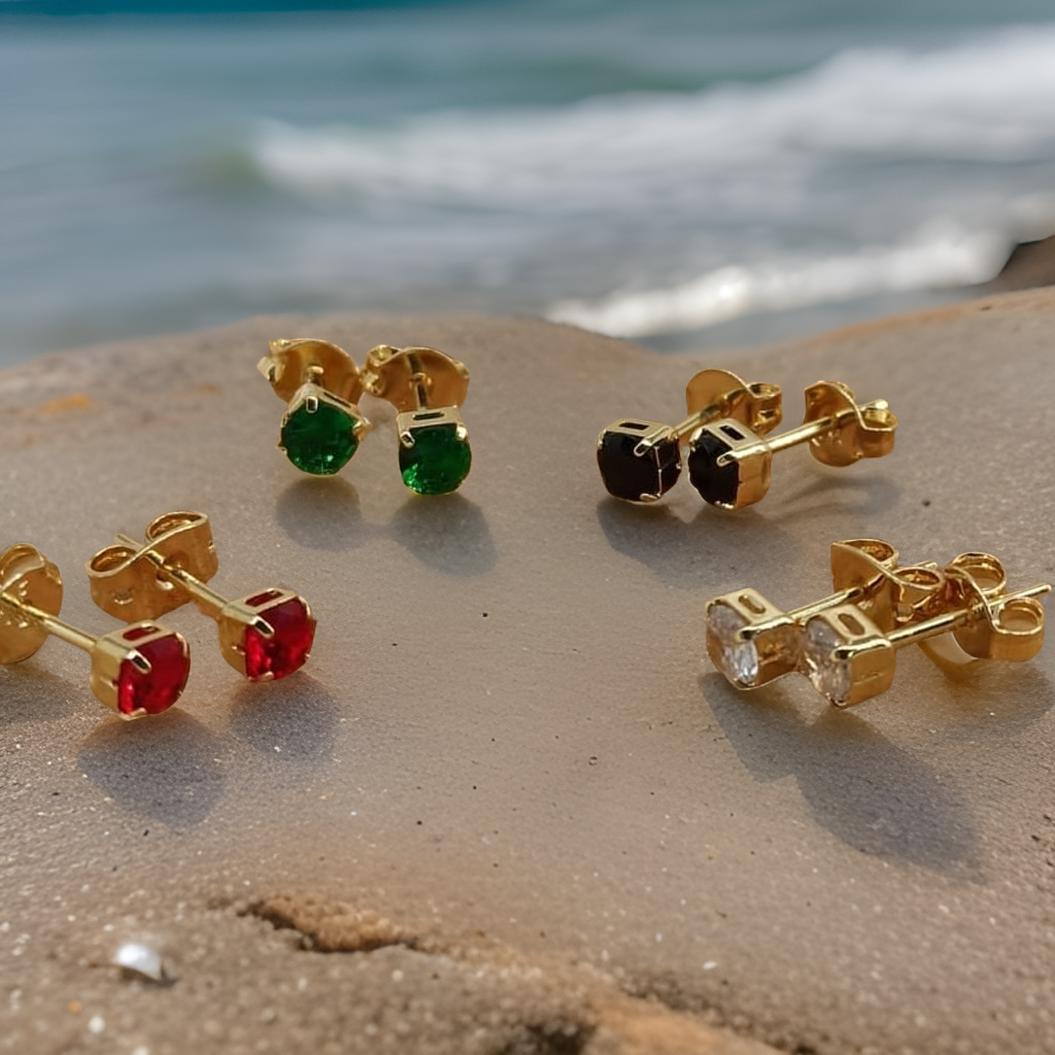 caja de aretes en zirconia y oro laminado con garantia de por vida en la playa