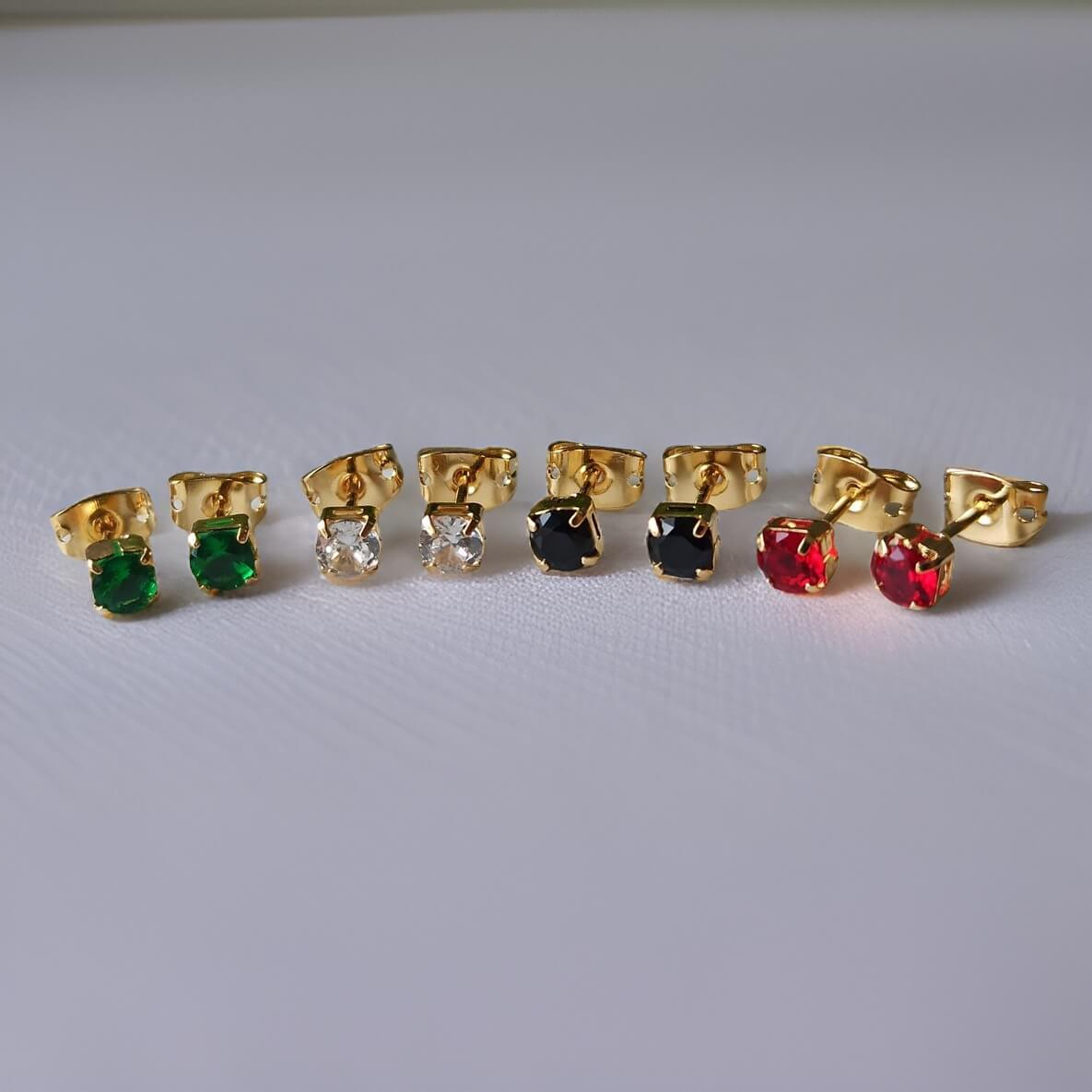 caja de aretes en zirconia y oro laminado con garantia de por vida