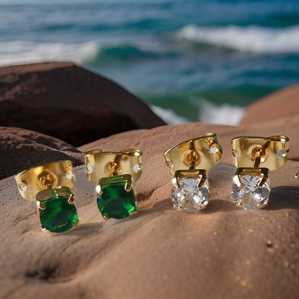 caja de aretes en zirconia - verde y cristal y oro laminado con garantia de por vida