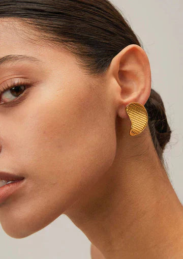 Oro Laminado vs. Baño de Oro: Guía Definitiva para Elegir la Joya Perfecta en Colombia