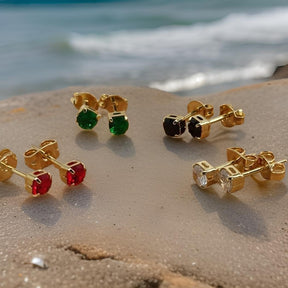 caja de aretes en zirconia y oro  laminado con garantia de por vida en la playa