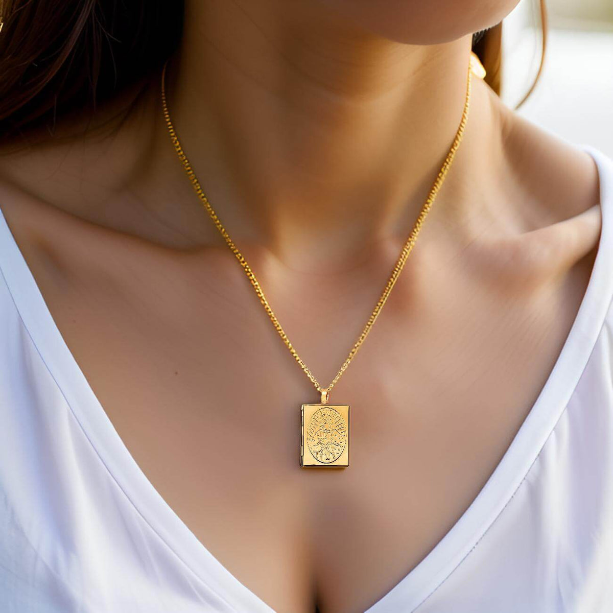 Collar Virgen Libro Relicario Acero Inoxidable+ Estuche