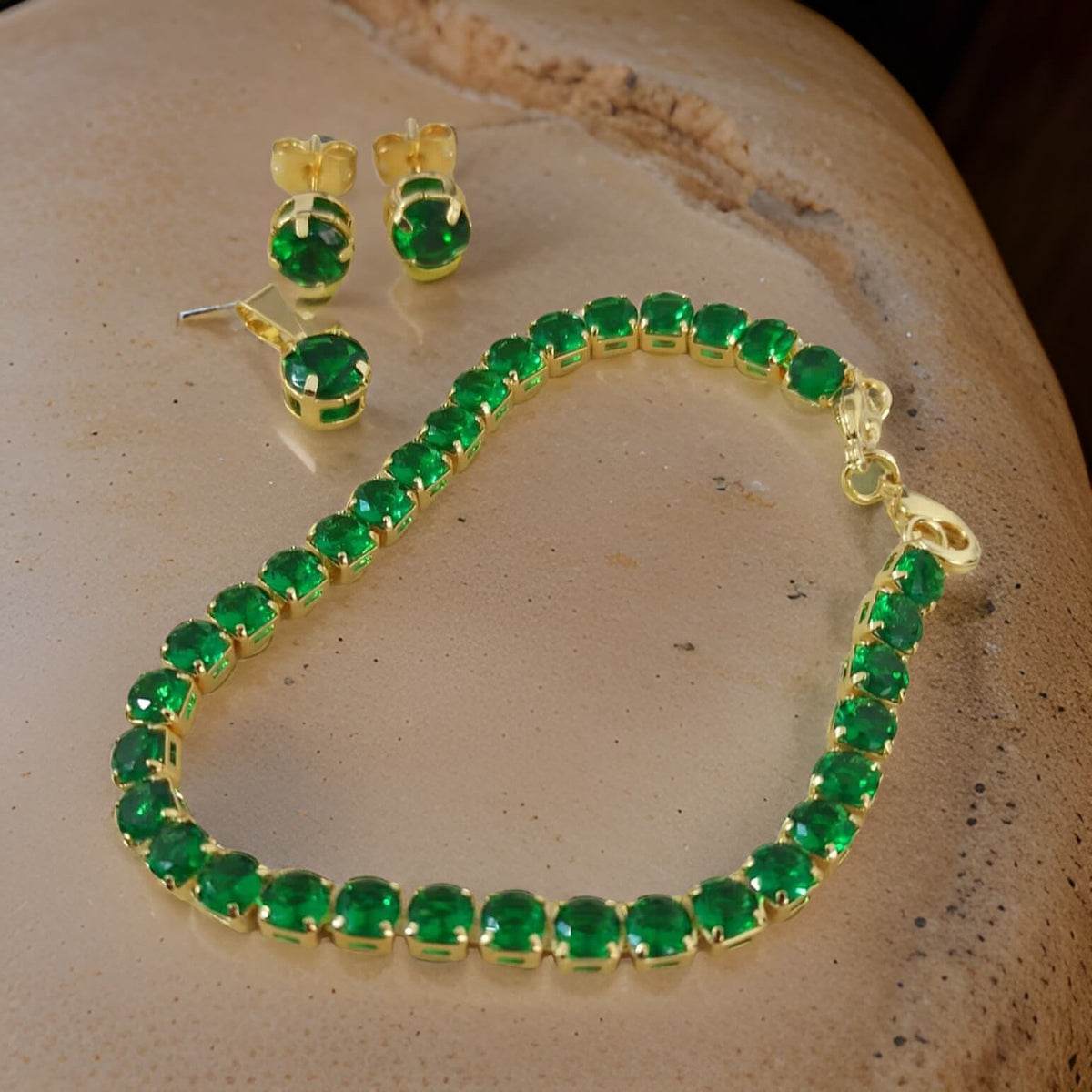 Encanto Radiante: Conjunto de Circonia en Oro Laminado 18k